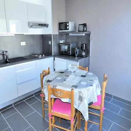 Apartment For 2 People Aix-les-Bains